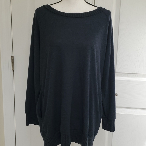 Super soft navy 💙sweater tunic - Picture 1 of 6